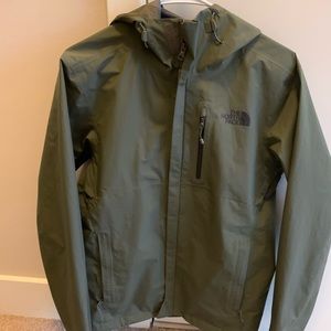 Men’s North Face Rain Jacket. Olive green XS